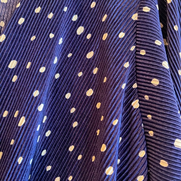 SZ L - ASTR Navy Polka Dot Plisse Wrap Top! - Picture 4 of 8